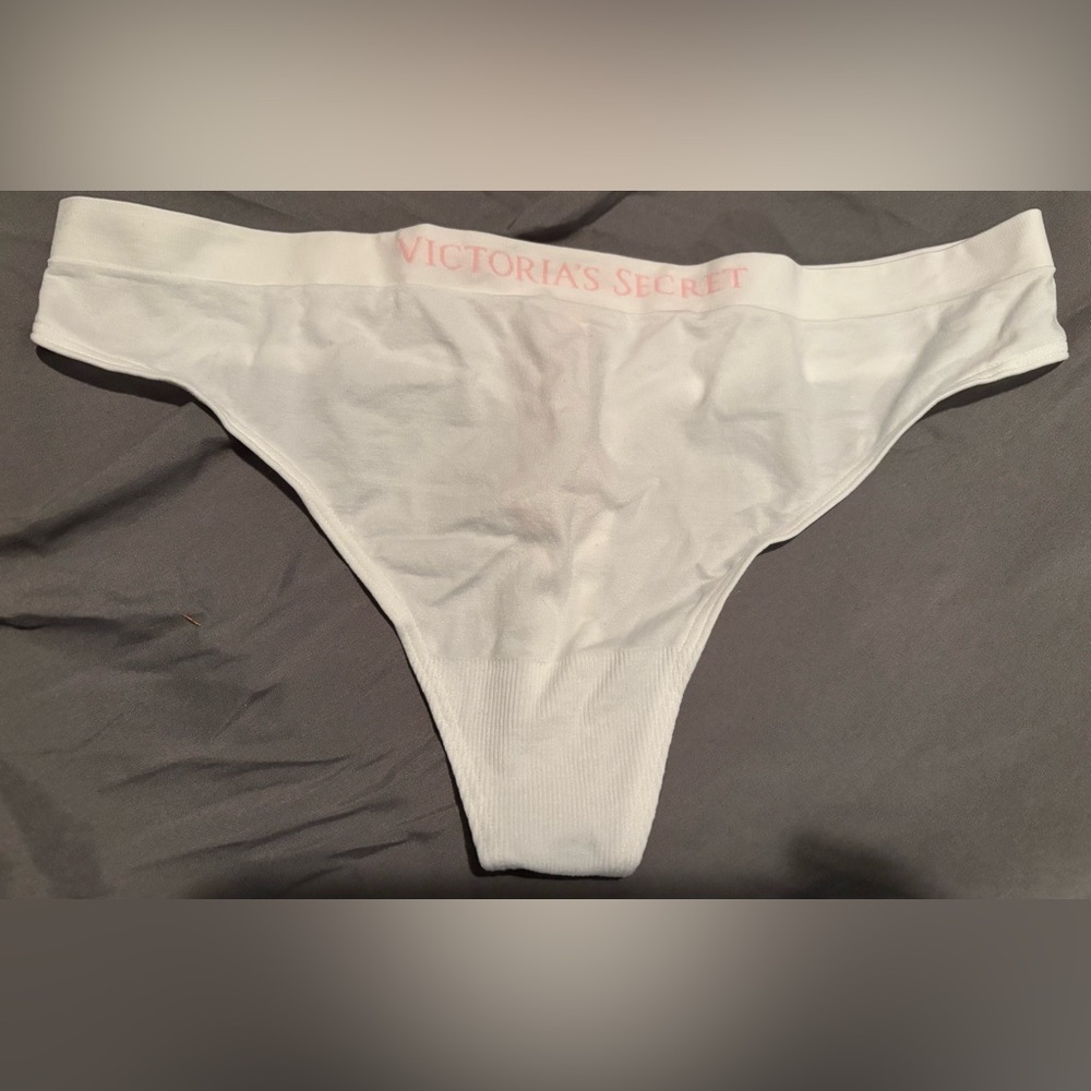 NWT Victoria’s Secret Seamless Thong